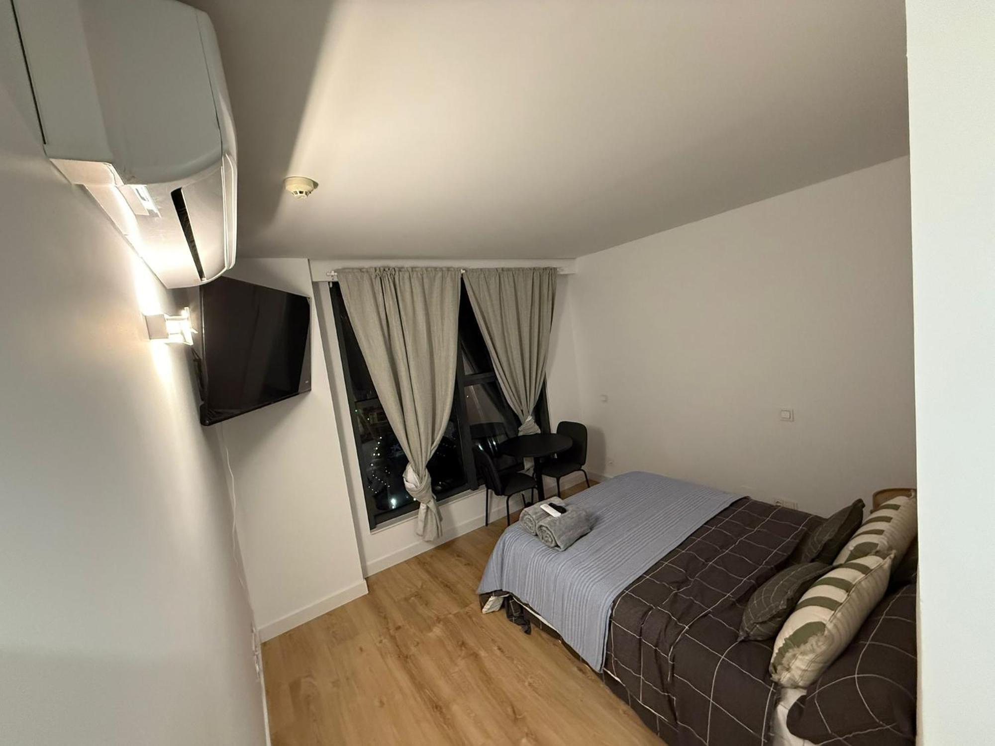 To Room Madrid Castellana Exterior photo