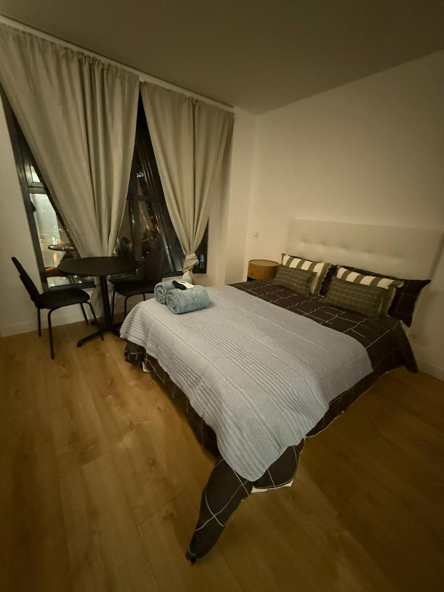 To Room Madrid Castellana Exterior photo